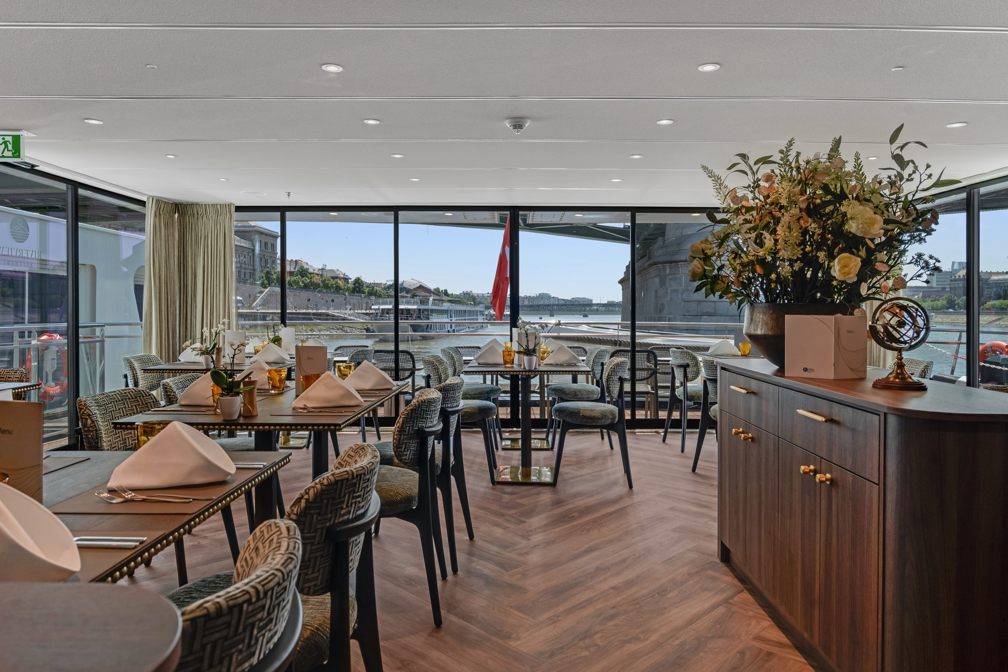 MS Riviera Radiance - Riverview Kitchen